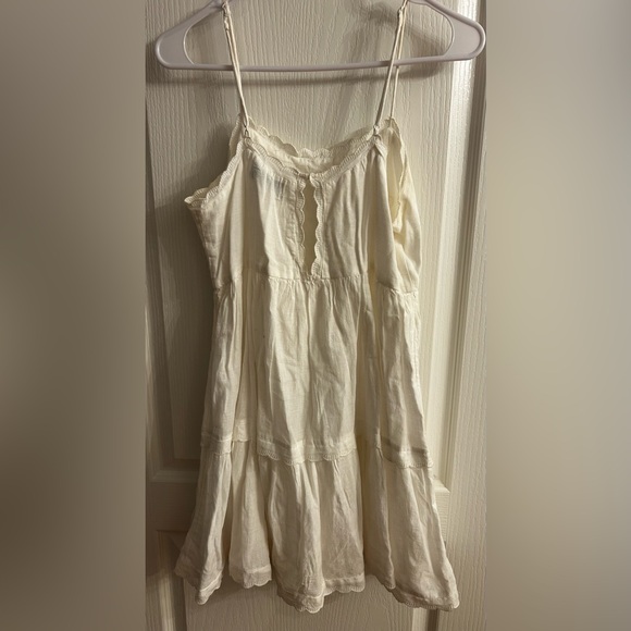 Urban Outfitters Ivory Scalloped Top - Picture 2 of 3